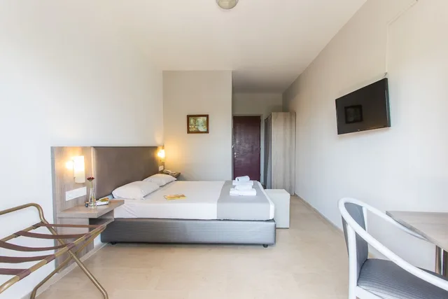 Room, Twin Beds, Balcony, Silver Bay Hotel 2/4