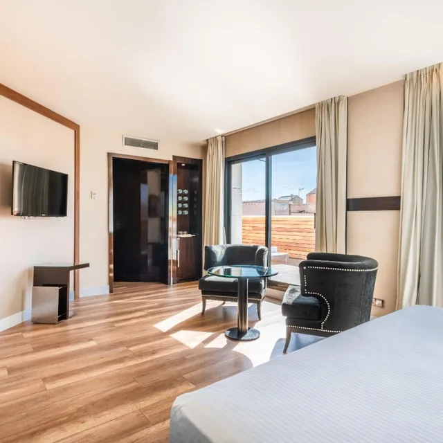 جناح جونيور بسرير كينج بشرفة بجاكوزي، Pestana Arena Barcelona 5/7