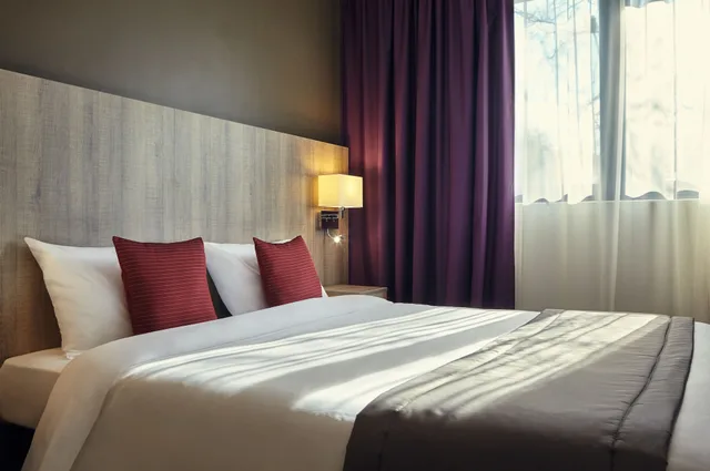 غرفة كلاسيكية بسرير مزدوج وسرير فردي، Mercure Versailles Paris Ouest 2/10