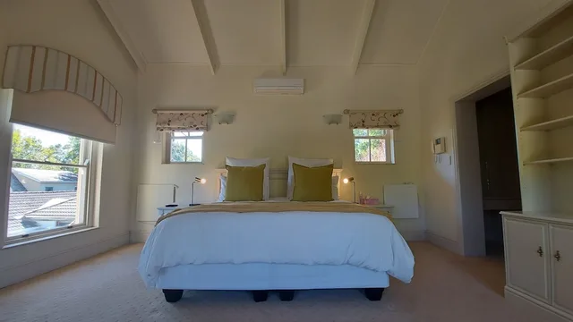غرفة بريميوم بسرير كينج، Rustic Manor Bed And Breakfast 1/3