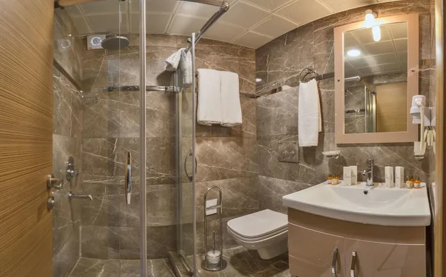 غرفة بسرير مزدوج أو سريرين منفصلين، Grand Pamir Hotel 6/7