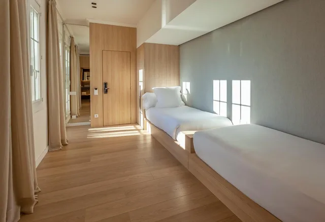 غرفة عائلية بشرفة، Astoria Hotel 9/10