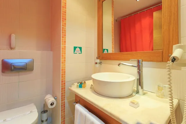 غرفة قياسية بسرير كوين، Orka World Hotel and Aqua Park 5/5