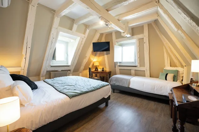 غرفة رومانسية بسرير كوين، Hotel La Couleuvrine 1/6