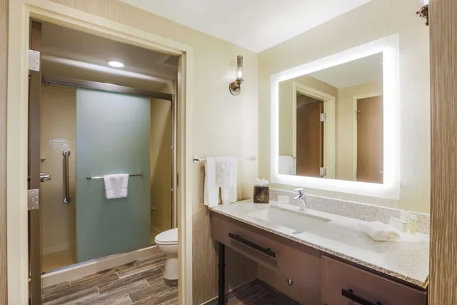 جناح بسرير كينج مع أريكة، HOMEWOOD SUITES BY HILTON CHARLESTON HISTORIC DISTRICT 2/2