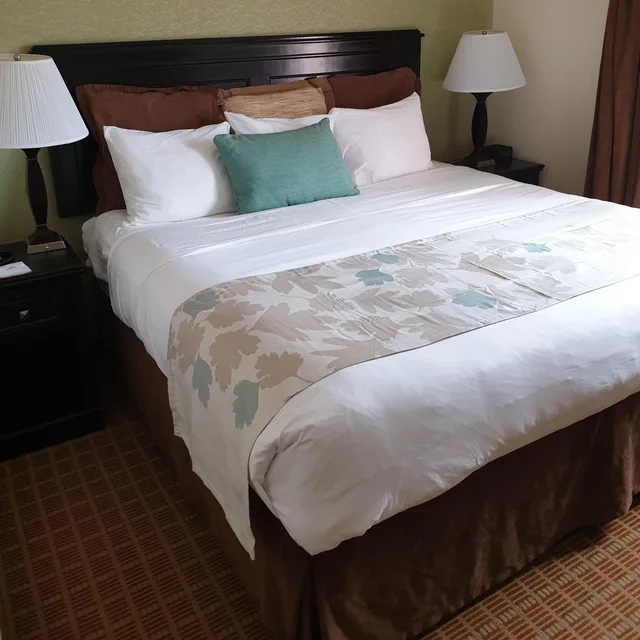 جناح بسرير كينج بحوض جاكوزي، Hawthorn Suites By Wyndham Kingsland 1/4