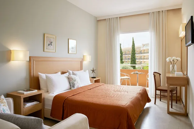 غرفة قياسية بسريرين منفصلين بإطلالة على الحديقة، Delfinia Hotel 2/3