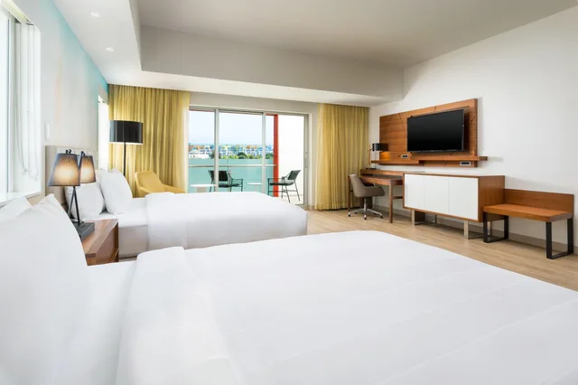 استوديو بسريرين كوين لذوي الإعاقة، Courtyard by Marriott Santa Monica 1/4