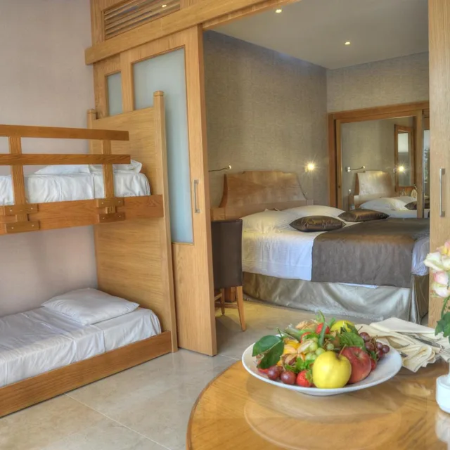 جناح جونيور، Adams Beach Hotel and SPA 3/4