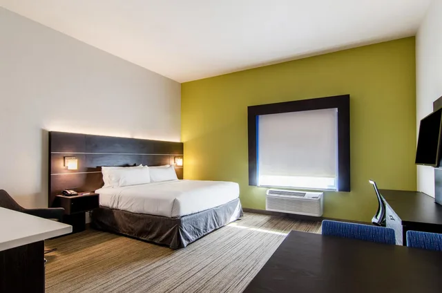 Xtra Space, Standard, King Bed، Holiday Inn Express And Suites Atchison 3/8
