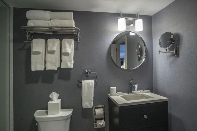 غرفة قياسية بسرير كوين، The Spa at Norwich Inn 8/8