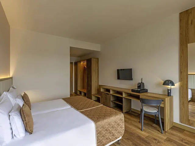 Superior, Double Bed, Balcony, Movenpick Resort and Spa Fruske Terme 7/10