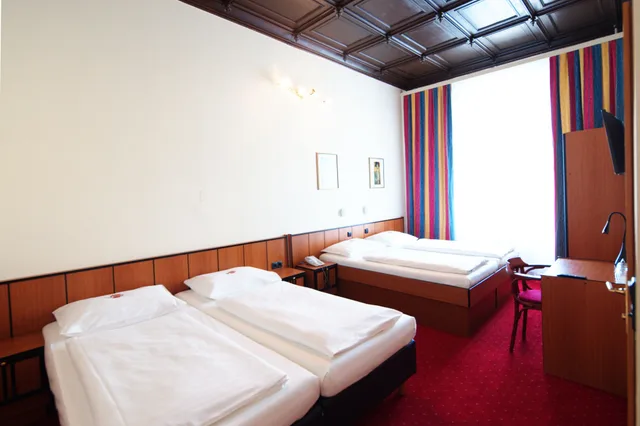 غرفة كومفورت بسرير كوين، HOTEL DREI KRONEN VIENNA CITY 1/10