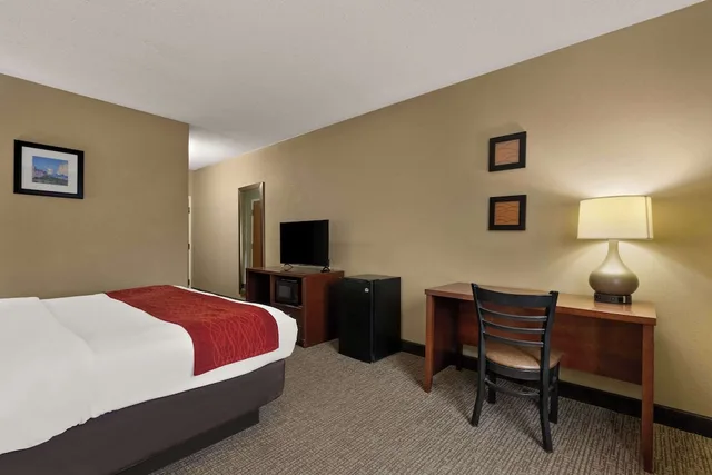 غرفة بسرير كينج لذوي الإعاقة، Comfort Inn Bordentown Near NJ Turnpike 1/10