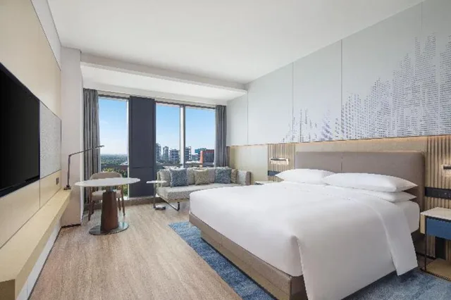 غرفة تنفيذية بسرير كينج بإطلالة على المدينة مع دخول صالة النادي، Courtyard By Marriott Beijing Changping 2/4