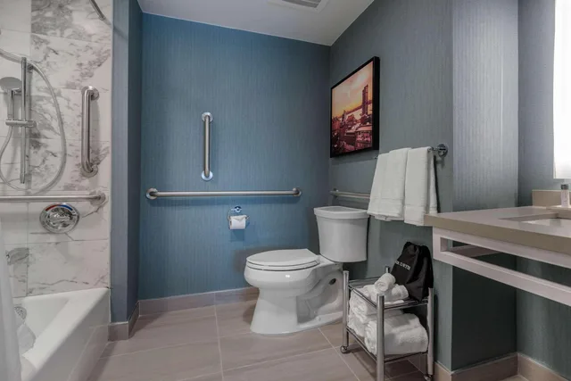 Upgrade, Suite, King Bed, Accessible، Cambria Hotel West Orange 3/3