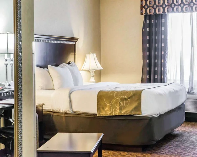 جناح بسرير كينج، Fairfield Inn Suites Greensboro Coliseum Area 2/3