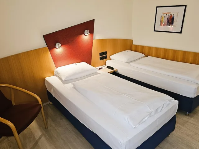 غرفة قياسية بسريرين منفصلين، Arvena Park Nuremberg 2/10