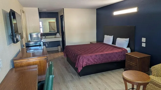 غرفة بسرير كينج للمدخنين، Texas Inn Brownsville by Hotel O 2/6