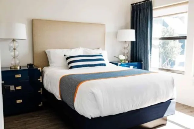 Grand, Harbor, Sunset, Suite, King and Queen Bed، Fishermens Village Resort 1/3