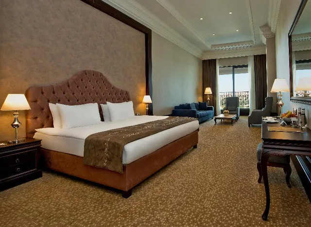 French, 2 Double Beds، Vialand Palace Hotel 1/1