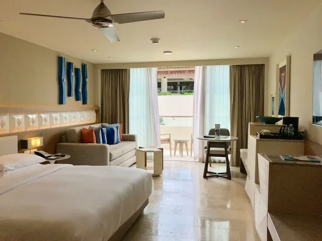Room, King Bed, Resort View, Sofa، HYATT ZIVA CANCUN 1/3