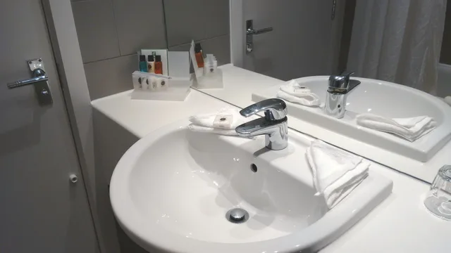 غرفة قياسية بسرير مزدوج، HOLIDAY INN EDINBURGH 8/8