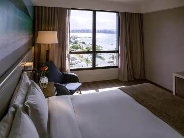 غرفة سوبيريور بسرير كينج بإطلالة على البحر، Novotel Florianopolis 1/3