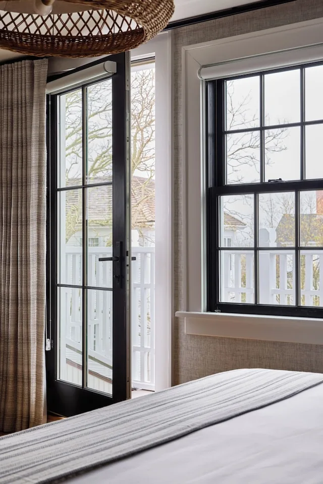 غرفة ديلوكس بسرير كينج بشرفة، The Edgartown Inn, The Edgartown Collection 2/5