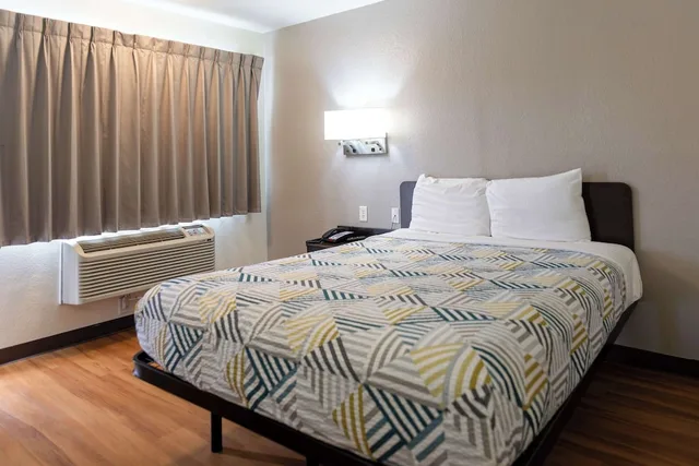 غرفة قياسية بسرير كوين، Motel6 Lufkin, TX 3/9