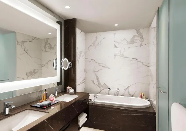 Studio, Apartment, King Bed, Balcony, Taj Wellington Mews 2/2