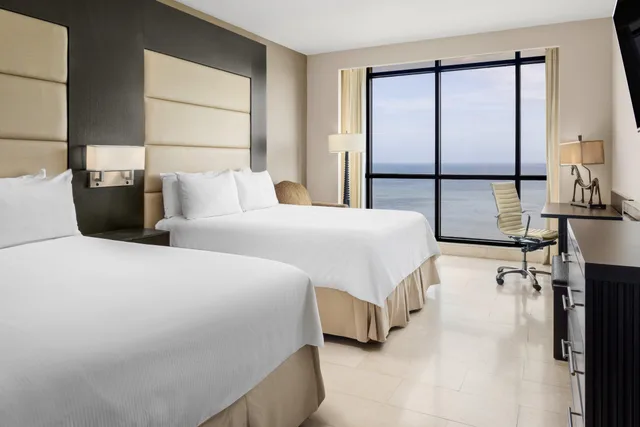 غرفة بريميوم بسرير كينج بإطلالة على البحر، Intercontinental Miramar Panama 5/6
