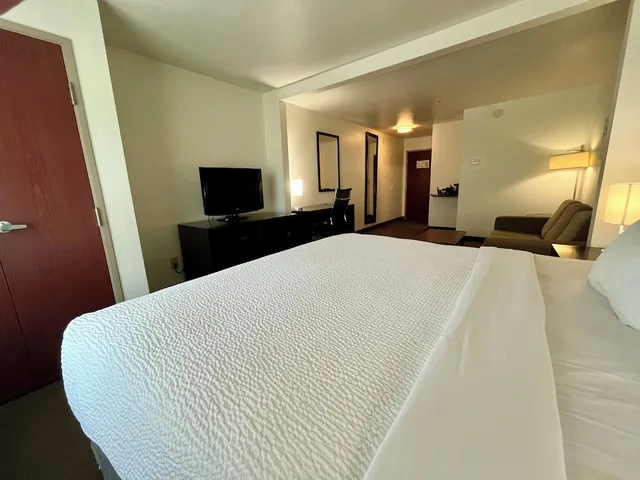 جناح بسرير كينج مع أريكة لذوي الإعاقة، Sleep Inn & Suites Palatka North 3/8