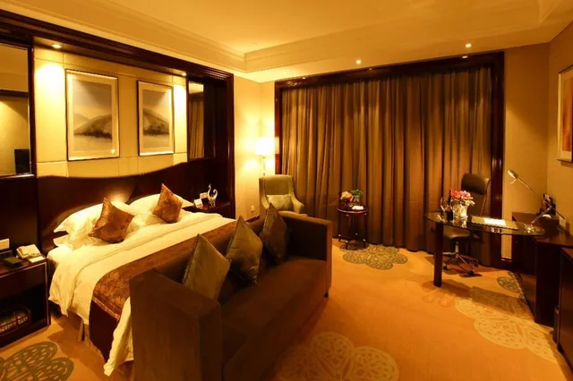 Deluxe, King Bed, Ramada by Wyndham Changzhou 2/5