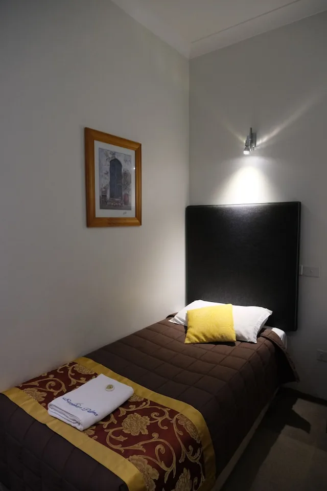 غرفة عائلية بسرير كوين وسريرين منفصلين في الطابق الأرضي، Sapphire Palms Motel 1/8