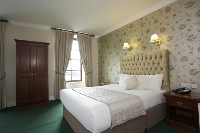 Room, Double Bed, The Western Hotel 1/2