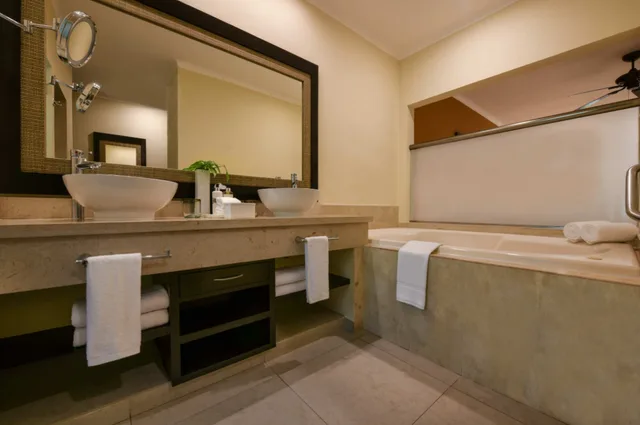 Beachfront Swim Up Junior Suite، El Dorado Royale A Spa Resort All Inclusive 2/2