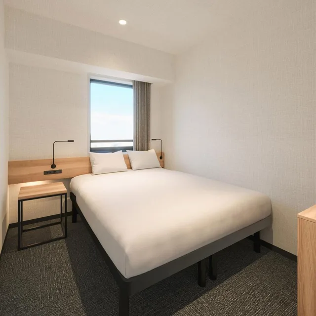 غرفة بسرير كينج وسرير كوين، Toranomonholic Hotel 3/5