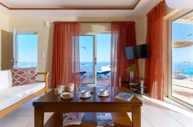 بنغل حصري بسرير كوين مع سرير سحّاب إضافي مع أريكة بمسبح خاص، Nymphes Luxury Apartments 7/7
