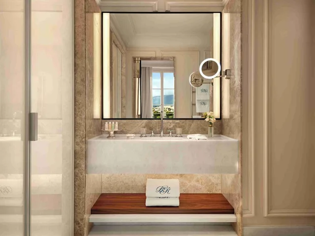 جناح جونيور بسرير كينج بإطلالة على البحيرة، Beau Rivage Geneve 8/8