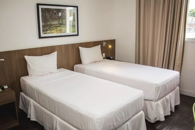 غرفة سوبيريور بسريرين منفصلين وسريرين فرديين، Itapoa Executive Hotel 1/4