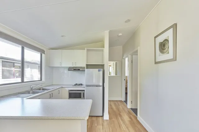 Avalon, Cabin, Queen and Twin Beds, Accessible، Nrma Sydney Lakeside Holiday Park 4/4