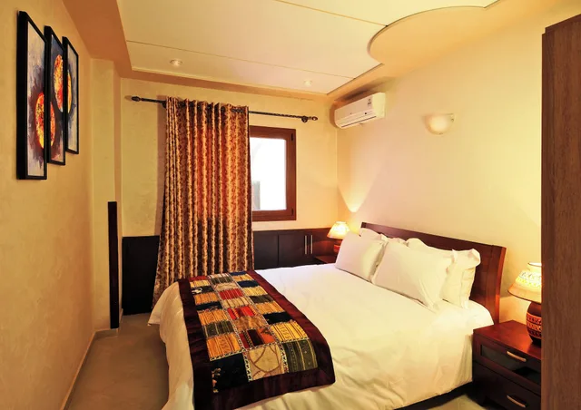 شقة فاخرة بسريرين منفصلين وسرير كوين بغرفتي نوم مع أريكة، Aparthotel Les Oliviers Suites And Spa 2/3