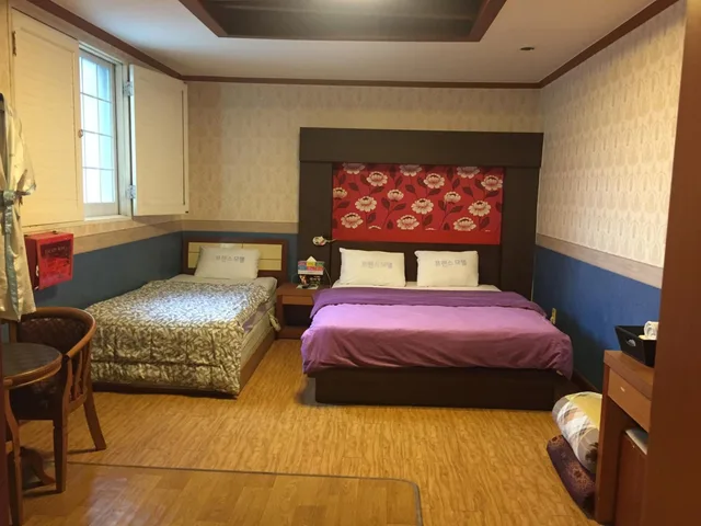 Suite, Prince Motel 3/5