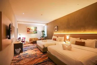 Family Suite, 2 Queen Beds, De Laxston Hotel By Azana 1/2