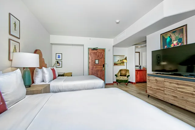 غرفة ديلوكس بسريرين كوين، Hotel Los Gatos 2/2