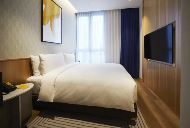 جناح بسرير كينج بغرفة نوم واحدة مع أريكة، voco Seoul Gangnam, an IHG Hotel 2/5