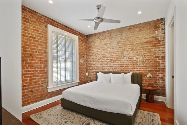 2 Bedrooms, 2 King Beds, Two Story, Sofa، Factors Row by Sextant 2/6