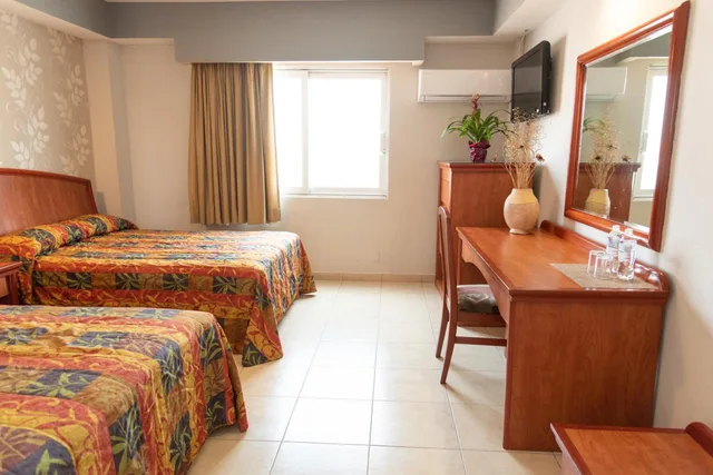 Room, Twin Beds, Hotel Impala 3/10