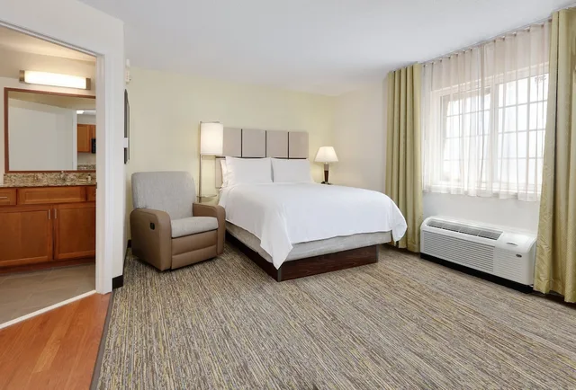 جناح بسرير مزدوج، Candlewood Suites Salina 2/6